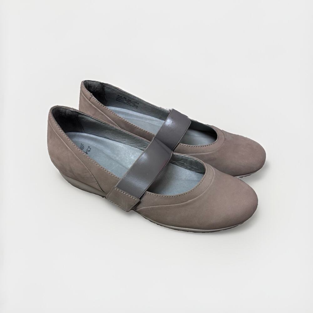 Dansko Mary Jane Flats Womens 39 US 8.5-9 Taupe Leather Comfort Shoes